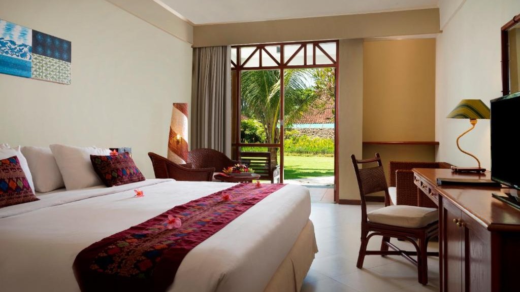 Holiday Resort Senggigi X Ekajaya Fast Boat (For 2 Pax)